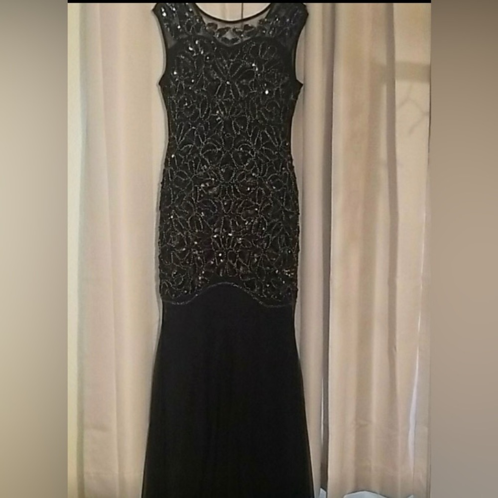 ⭐️Beautiful black gown⭐️
